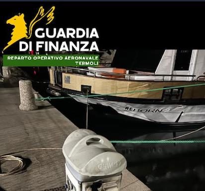 Guardia di Finanza sventa un principio d’incendio nel porto di Marina San Pietro sventato principio incendio