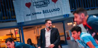 giuseppe bua osserva gruppo rossoblù