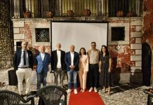 Oltre lo schermo: a Macchia d’Isernia il cinema sociale incontra la comunità in Piazza Lemme oltre lo schermo