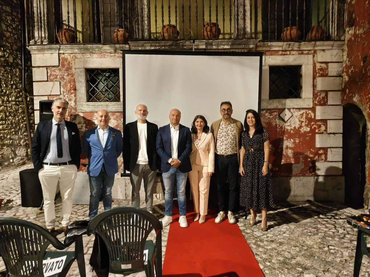 oltre lo schermo