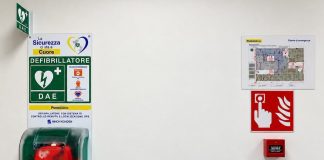 Cardioprotezione nei luoghi di lavoro: Poste Italiane installa i primi defibrillatori in Molise defibrillatore installato ufficio postale isernia