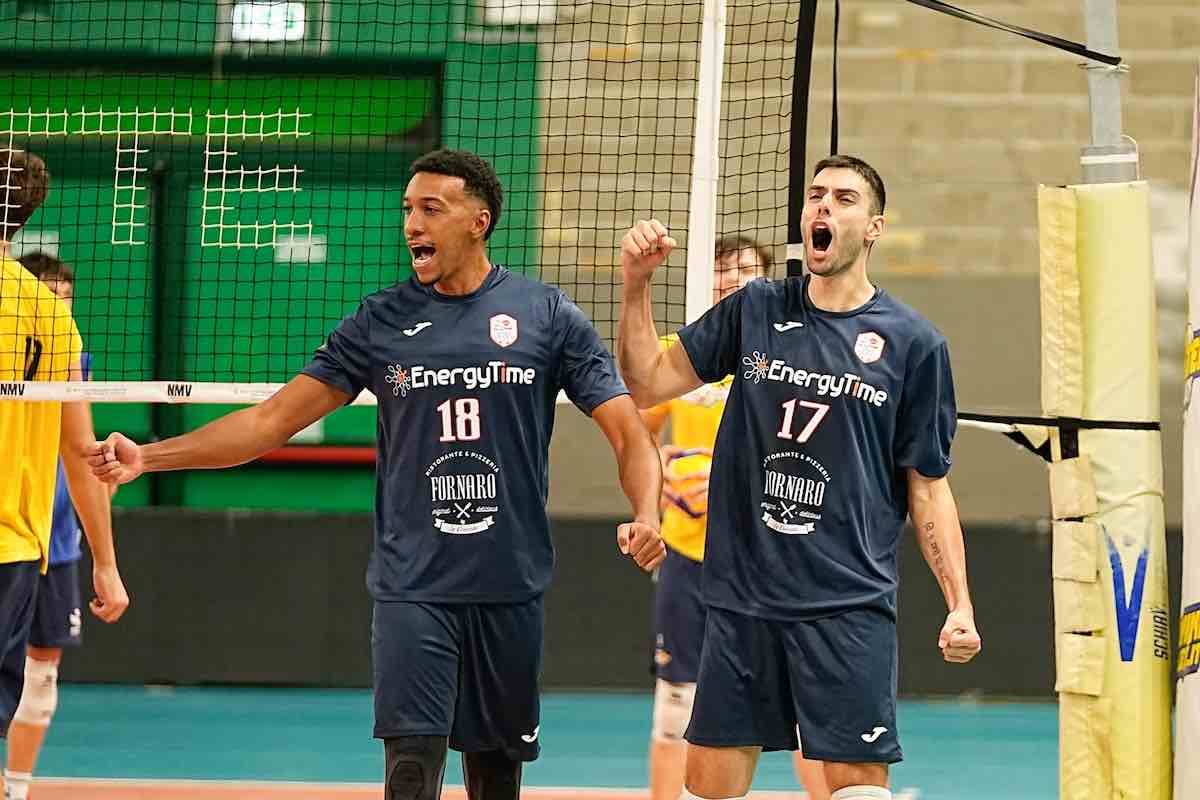 fortes e suraci esultano