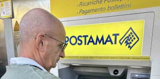 Pensionati molisani sempre più digitali: cresce l’uso di accrediti e app di Poste Italiane pensionato preleva da atm postamat