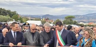 Fiera d’Ottobre di Larino, Roberti: “L’olio molisano è identità, lavoro e futuro dei territori” taglio nastro fiera larino